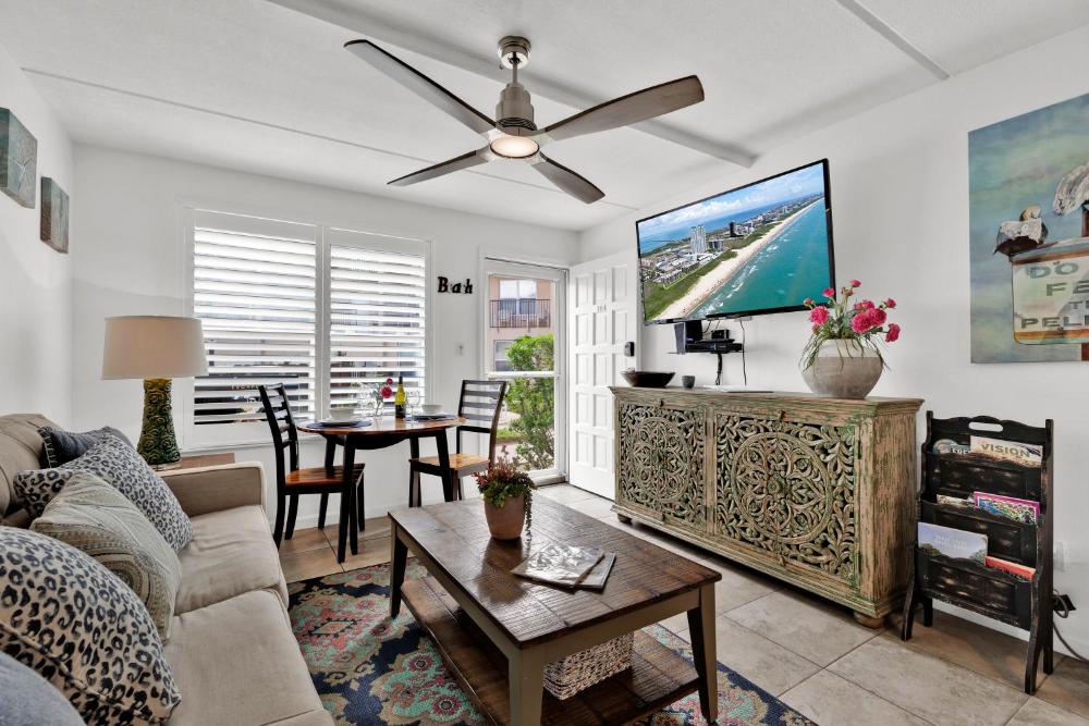 Apartment with Garden View interior